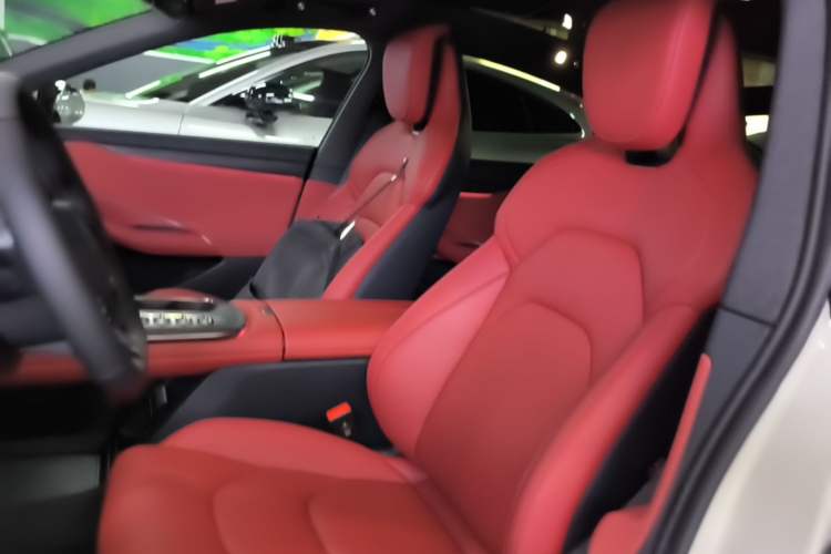 Used Xiaomi Auto SU7 2024 Rear-Drive Ultra-Long Range Advanced Pro-Level Intelligent Driving Version Left Front Seat