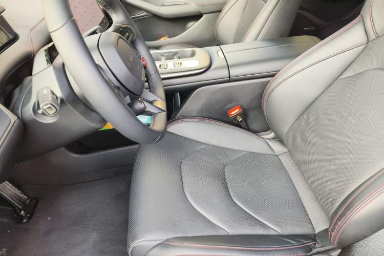 Used Xiaomi Auto SU7 2024 Rear-Drive Long-Range Intelligent Driving Version Left Front Seat