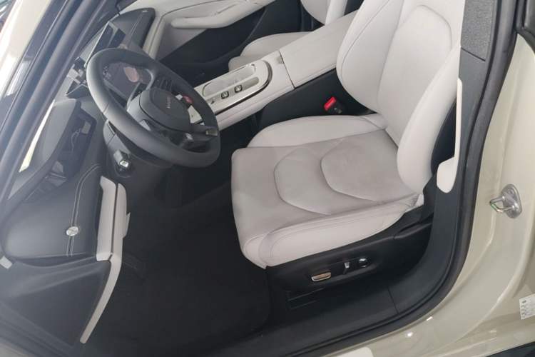 Used Xiaomi Auto SU7 2024 Rear-Drive Ultra-Long Range Advanced Pro-Level Intelligent Driving Version Left Front Seat