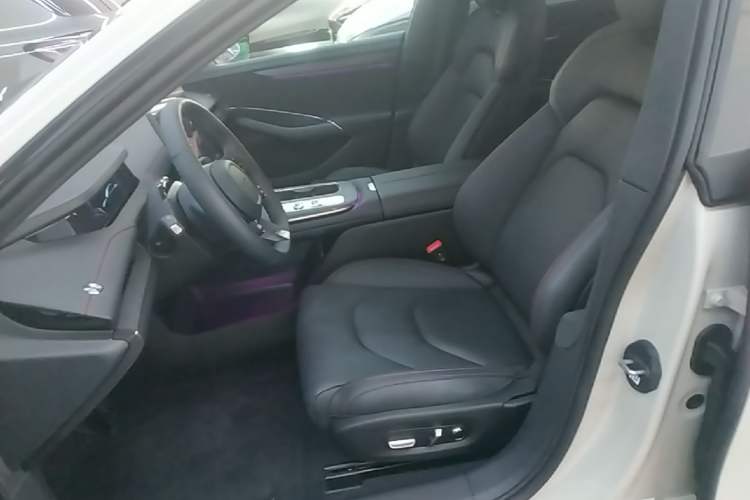 Used Xiaomi Auto SU7 2024 Rear-Drive Ultra-Long Range Advanced Pro-Level Intelligent Driving Version Left Front Seat
