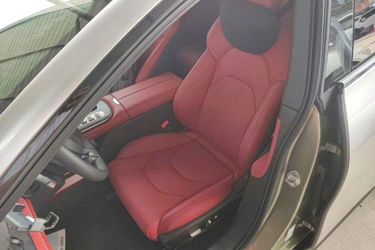 Used Xiaomi Auto SU7 2024 Rear-Drive Ultra-Long Range Advanced Pro-Level Intelligent Driving Version Left Front Seat