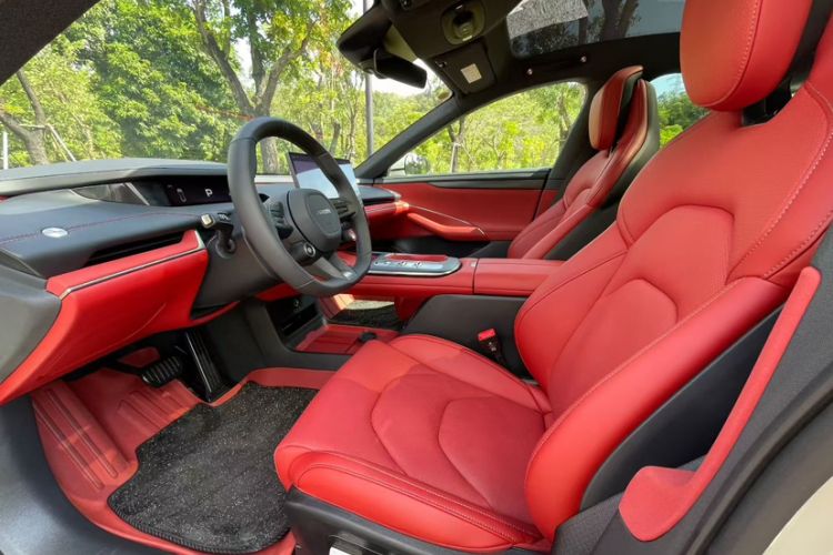 Used Xiaomi Auto SU7 2024 Rear-Drive Ultra-Long Range Advanced Pro-Level Intelligent Driving Version Left Front Seat