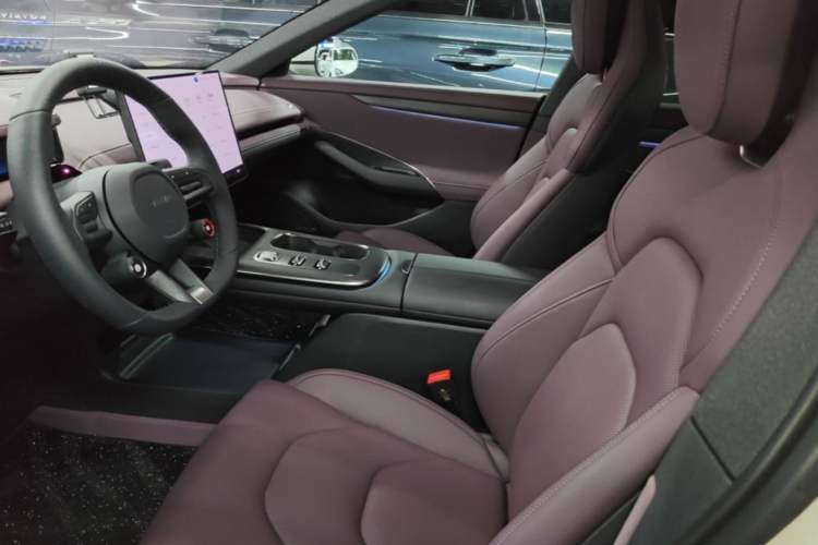 Used Xiaomi Auto SU7 2024 Rear-Drive Ultra-Long Range Advanced Pro-Level Intelligent Driving Version Left Front Seat