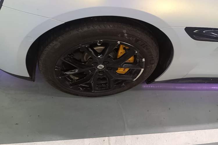 Used Xiaomi Auto SU7 2024 Rear-Drive Ultra-Long Range Advanced Pro-Level Intelligent Driving Version Left Front Wheel Hub
