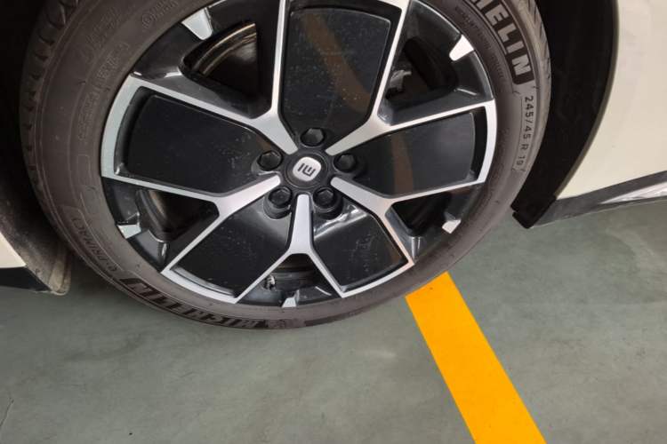 Used Xiaomi Auto SU7 2024 Rear-Drive Long-Range Intelligent Driving Version Left Front Wheel Hub