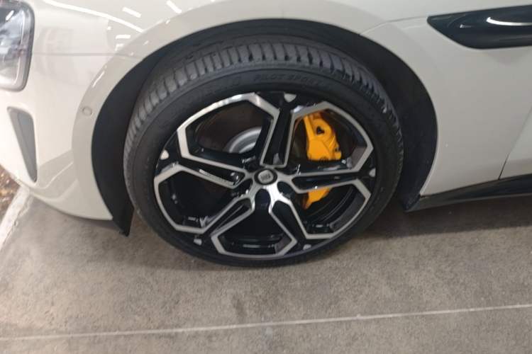 Used Xiaomi Auto SU7 2024 Four-Wheel Drive Ultra-Long Range Advanced Intelligent Driving Max Edition Left Front Wheel Hub