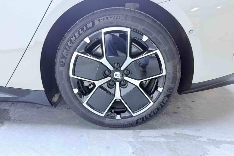 Used Xiaomi Auto SU7 2024 Rear-Drive Long-Range Intelligent Driving Version Left Front Wheel Hub