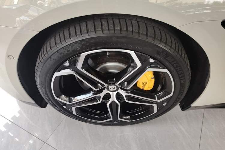 Used Xiaomi Auto SU7 2024 Four-Wheel Drive Ultra-Long Range Advanced Intelligent Driving Max Edition Left Front Wheel Hub
