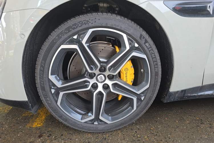 Used Xiaomi Auto SU7 2024 Rear-Drive Long-Range Intelligent Driving Version Left Front Wheel Hub