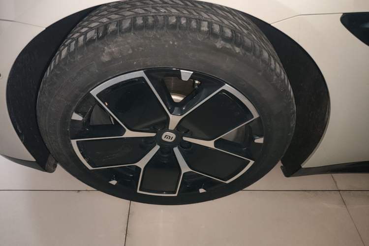 Used Xiaomi Auto SU7 2024 Rear-Drive Ultra-Long Range Advanced Pro-Level Intelligent Driving Version Left Front Wheel Hub