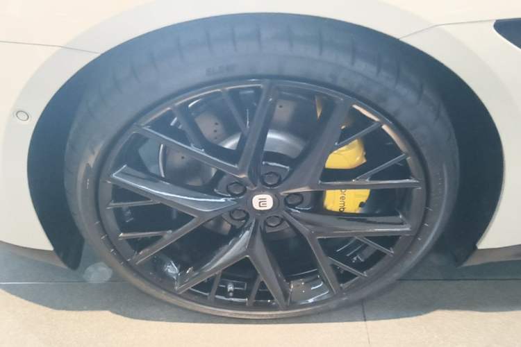 Used Xiaomi Auto SU7 2024 Four-Wheel Drive Ultra-Long Range Advanced Intelligent Driving Max Edition Left Front Wheel Hub