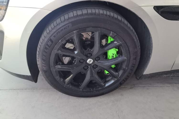Used Xiaomi Auto SU7 2024 Rear-Drive Ultra-Long Range Advanced Pro-Level Intelligent Driving Version Left Front Wheel Hub