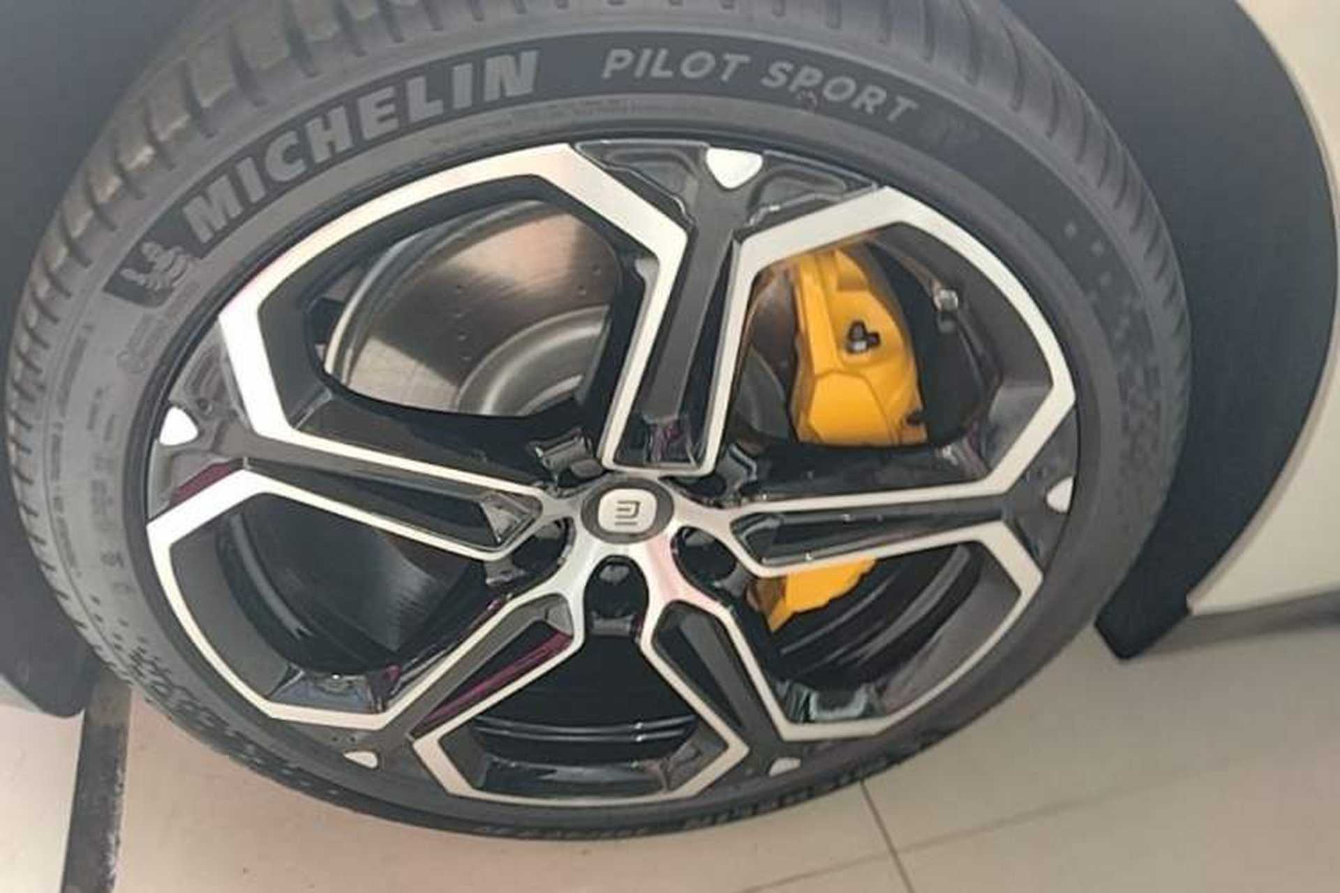 Used Xiaomi Auto SU7 2024 Rear-Drive Long-Range Intelligent Driving Version Left Front Wheel Hub