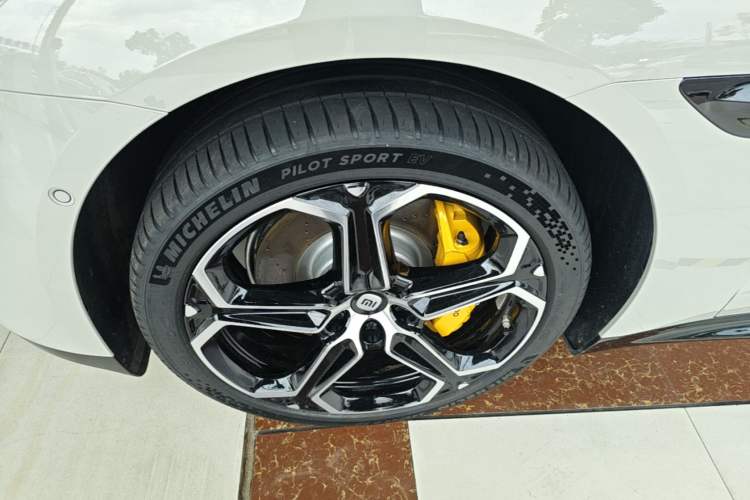 Used Xiaomi Auto SU7 2024 Four-Wheel Drive Ultra-Long Range Advanced Intelligent Driving Max Edition Left Front Wheel Hub
