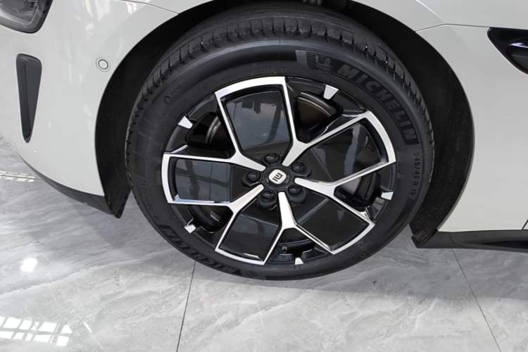 Used Xiaomi Auto SU7 2024 Rear-Drive Long-Range Intelligent Driving Version Left Front Wheel Hub