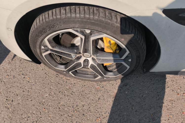 Used Xiaomi Auto SU7 2024 Rear-Drive Long-Range Intelligent Driving Version Left Front Wheel Hub