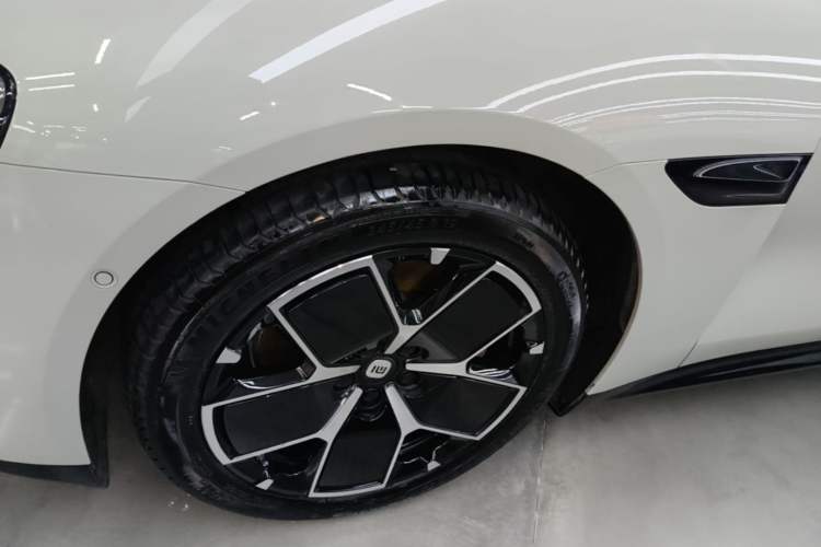 Used Xiaomi Auto SU7 2024 Rear-Drive Ultra-Long Range Advanced Pro-Level Intelligent Driving Version Left Front Wheel Hub