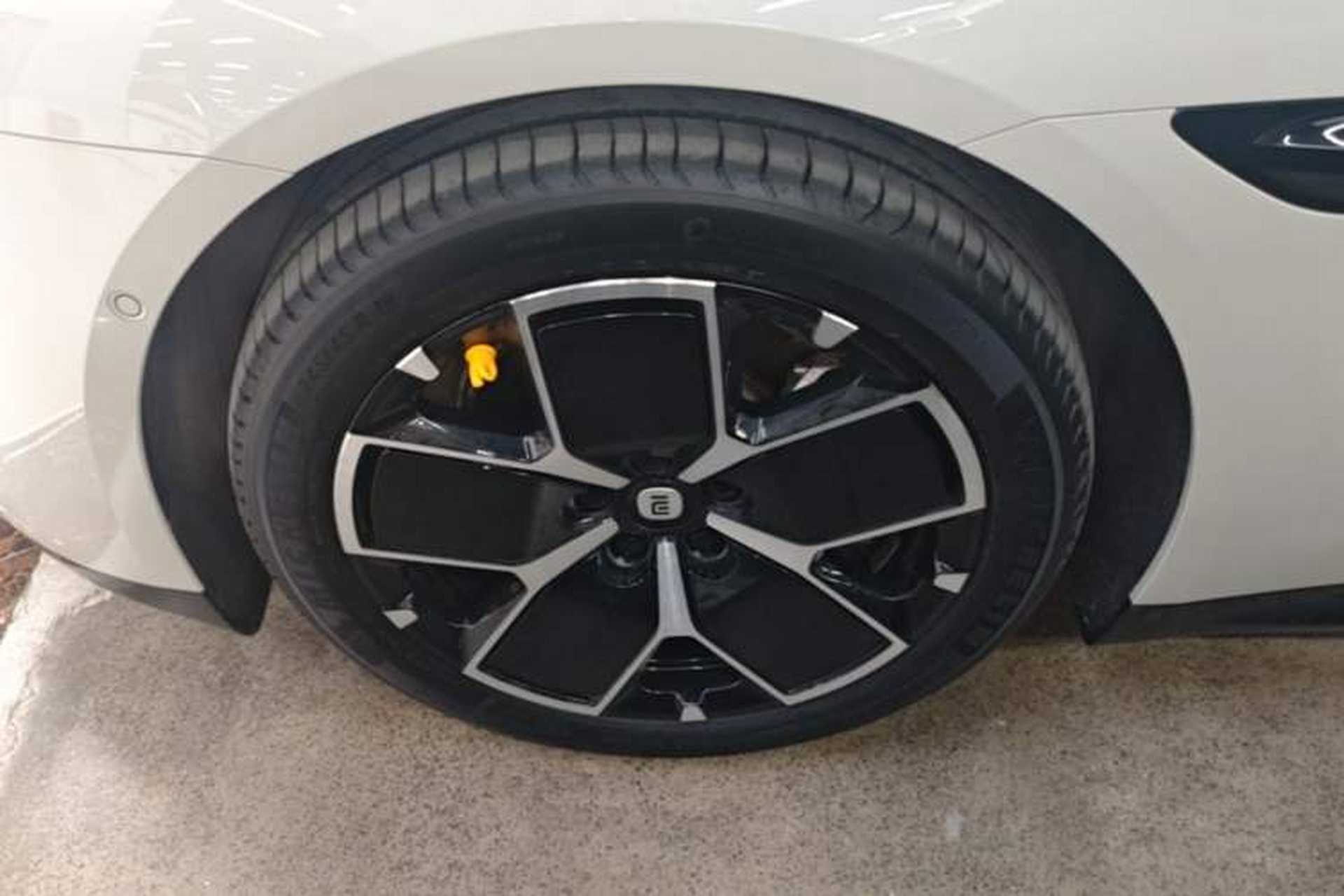 Used Xiaomi Auto SU7 2024 Rear-Drive Ultra-Long Range Advanced Pro-Level Intelligent Driving Version Left Front Wheel Hub