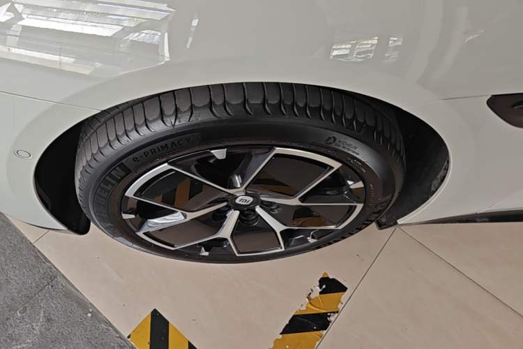 Used Xiaomi Auto SU7 2024 Rear-Drive Long-Range Intelligent Driving Version Left Front Wheel Hub