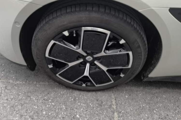 Used Xiaomi Auto SU7 2024 Rear-Drive Standard Founder Edition Left Front Wheel Hub
