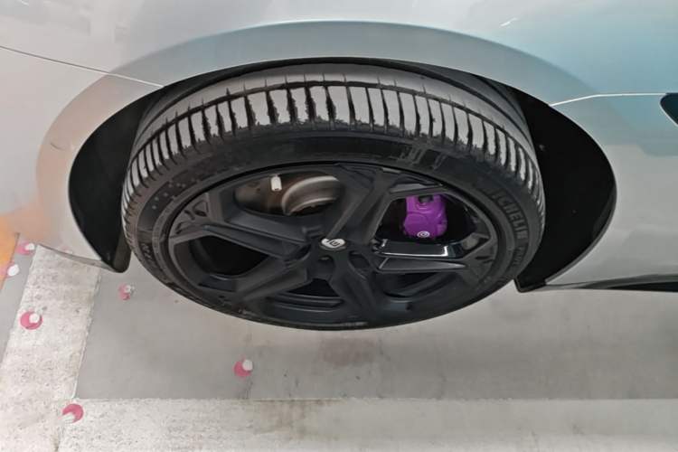 Used Xiaomi Auto SU7 2024 Four-Wheel Drive Ultra-Long Range Advanced Intelligent Driving Max Edition Left Front Wheel Hub