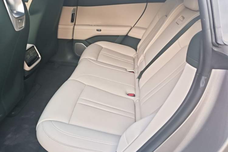 Used Xiaomi Auto SU7 2024 Rear-Drive Long-Range Intelligent Driving Version Left Rear Seat