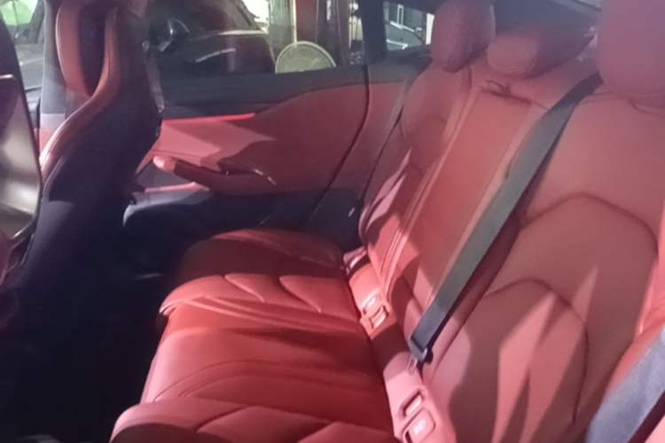Used Xiaomi Auto SU7 2024 Four-Wheel Drive Ultra-Long Range Advanced Intelligent Driving Max Edition Left Rear Seat