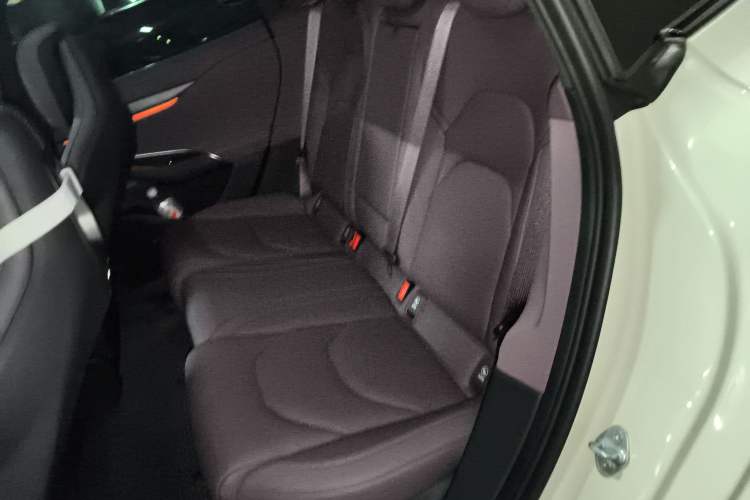 Used Xiaomi Auto SU7 2024 Four-Wheel Drive Ultra-Long Range Advanced Intelligent Driving Max Edition Left Rear Seat