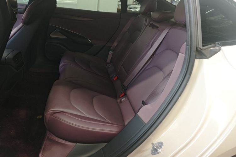 Used Xiaomi Auto SU7 2024 Four-Wheel Drive Ultra-Long Range Advanced Intelligent Driving Max Edition Left Rear Seat