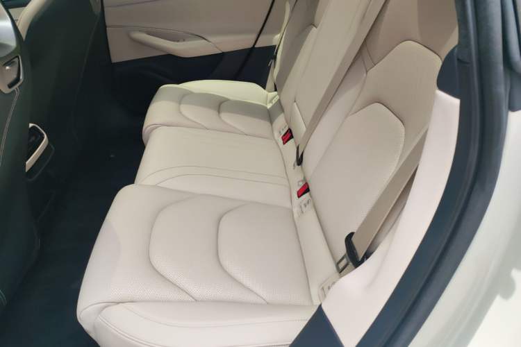 Used Xiaomi Auto SU7 2024 Rear-Drive Long-Range Intelligent Driving Version Left Rear Seat