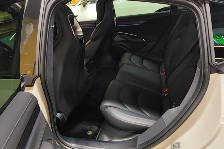 Used Xiaomi Auto SU7 2024 Four-Wheel Drive Ultra-Long Range Advanced Intelligent Driving Max Edition Left Rear Seat