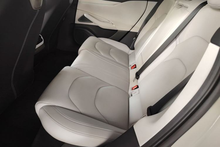 Used Xiaomi Auto SU7 2024 Four-Wheel Drive Ultra-Long Range Advanced Intelligent Driving Max Edition Left Rear Seat