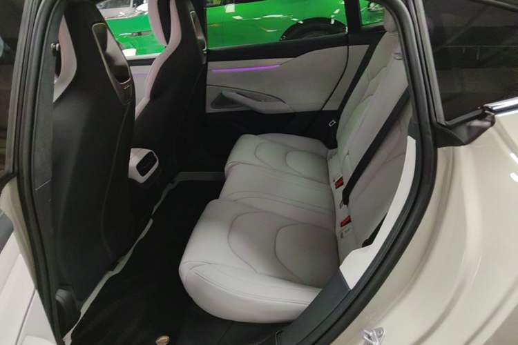 Used Xiaomi Auto SU7 2024 Four-Wheel Drive Ultra-Long Range Advanced Intelligent Driving Max Edition Left Rear Seat