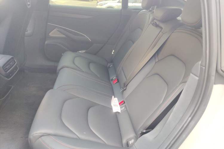 Used Xiaomi Auto SU7 2024 Four-Wheel Drive Ultra-Long Range Advanced Intelligent Driving Max Edition Left Rear Seat