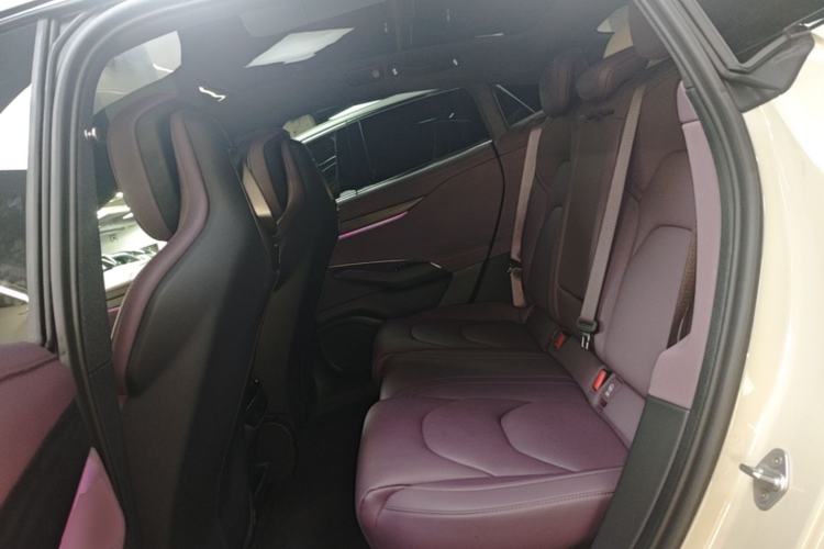 Used Xiaomi Auto SU7 2024 Rear-Drive Ultra-Long Range Advanced Pro-Level Intelligent Driving Version Left Rear Seat