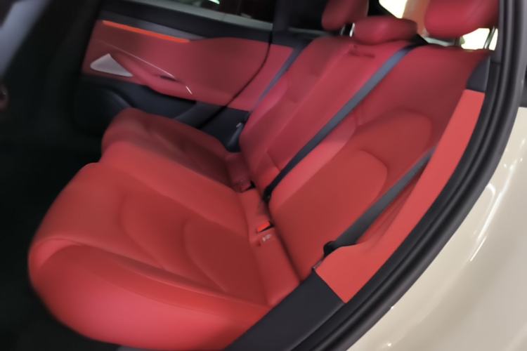 Used Xiaomi Auto SU7 2024 Rear-Drive Ultra-Long Range Advanced Pro-Level Intelligent Driving Version Left Rear Seat