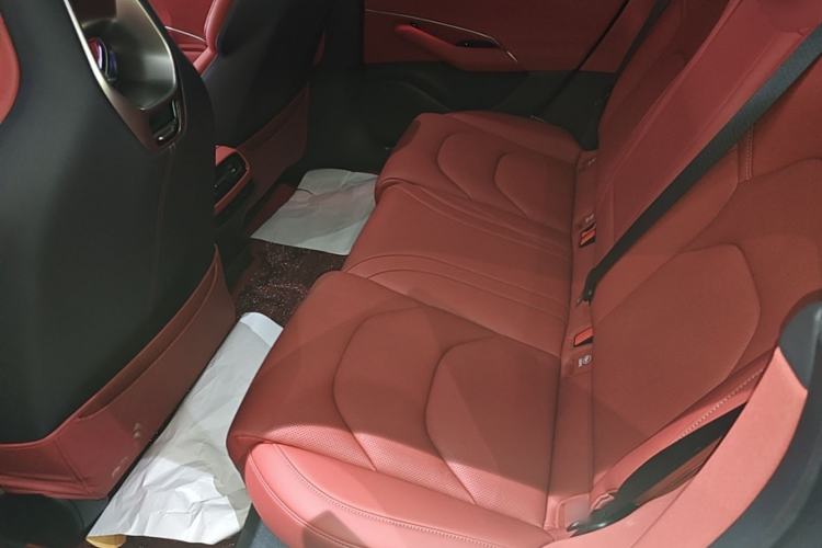 Used Xiaomi Auto SU7 2024 Rear-Drive Ultra-Long Range Advanced Pro-Level Intelligent Driving Version Left Rear Seat