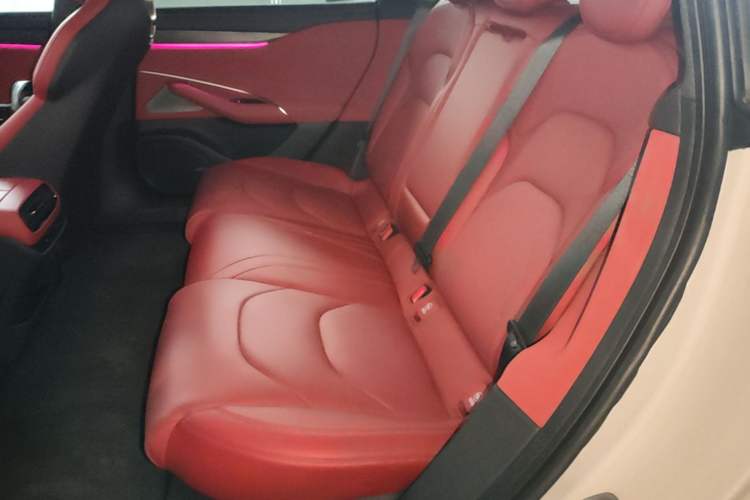Used Xiaomi Auto SU7 2024 Rear-Drive Ultra-Long Range Advanced Pro-Level Intelligent Driving Version Left Rear Seat
