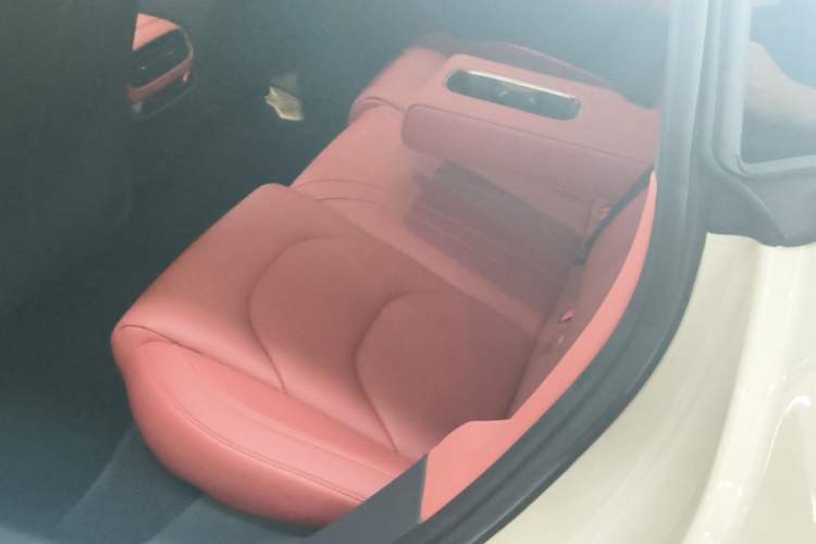 Used Xiaomi Auto SU7 2024 Four-Wheel Drive Ultra-Long Range Advanced Intelligent Driving Max Edition Left Rear Seat