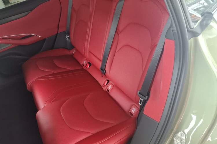 Used Xiaomi Auto SU7 2024 Rear-Drive Ultra-Long Range Advanced Pro-Level Intelligent Driving Version Left Rear Seat