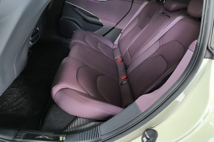 Used Xiaomi Auto SU7 2024 Rear-Drive Long-Range Intelligent Driving Version Left Rear Seat