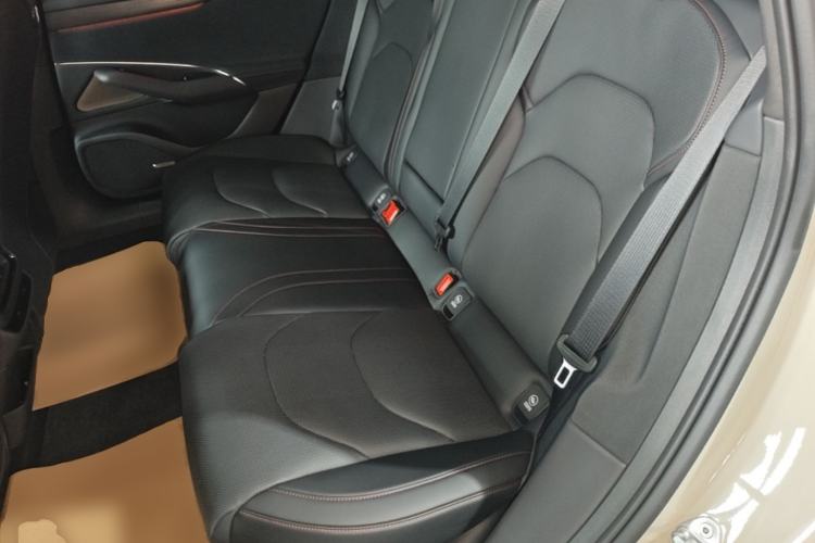 Used Xiaomi Auto SU7 2024 Four-Wheel Drive Ultra-Long Range Advanced Intelligent Driving Max Edition Left Rear Seat
