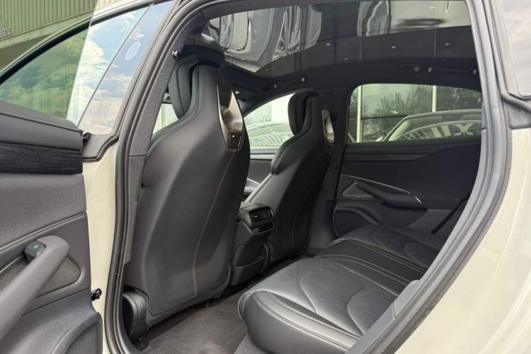Used Xiaomi Auto SU7 2024 Rear-Drive Long-Range Intelligent Driving Version Left Rear Seat