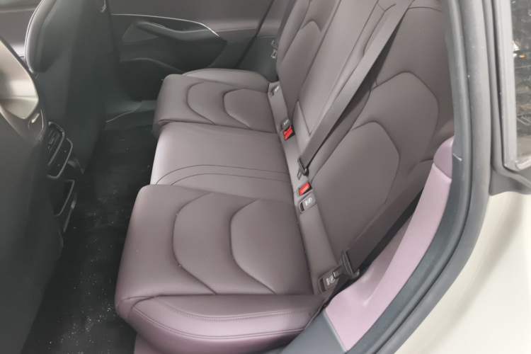 Used Xiaomi Auto SU7 2024 Four-Wheel Drive Ultra-Long Range Advanced Intelligent Driving Max Edition Left Rear Seat
