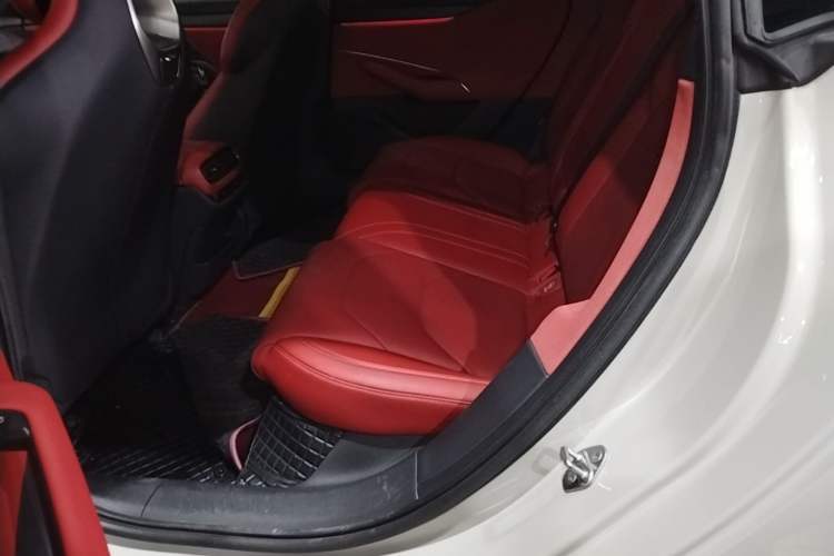 Used Xiaomi Auto SU7 2024 Rear-Drive Long-Range Intelligent Driving Version Left Rear Seat