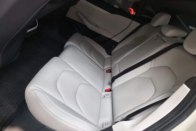Used Xiaomi Auto SU7 2024 Rear-Drive Ultra-Long Range Advanced Pro-Level Intelligent Driving Version Left Rear Seat