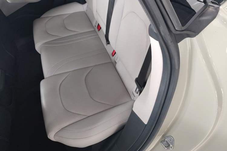 Used Xiaomi Auto SU7 2024 Rear-Drive Ultra-Long Range Advanced Pro-Level Intelligent Driving Version Left Rear Seat