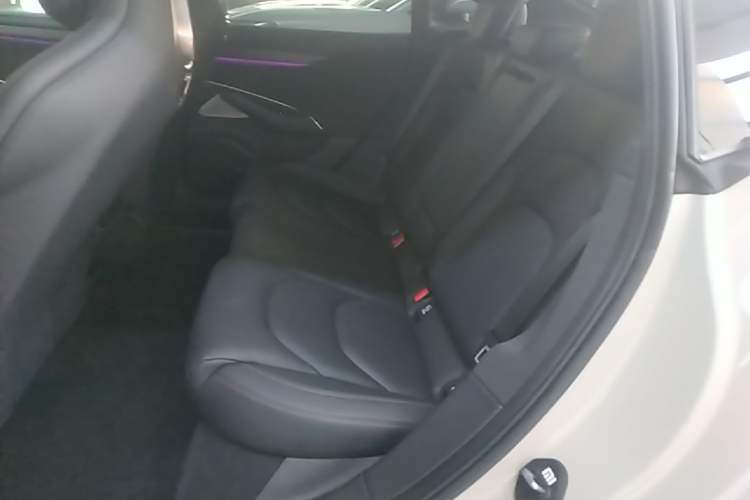 Used Xiaomi Auto SU7 2024 Rear-Drive Ultra-Long Range Advanced Pro-Level Intelligent Driving Version Left Rear Seat