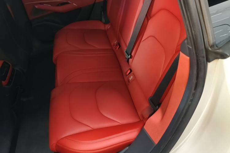 Used Xiaomi Auto SU7 2024 Four-Wheel Drive Ultra-Long Range Advanced Intelligent Driving Max Edition Left Rear Seat