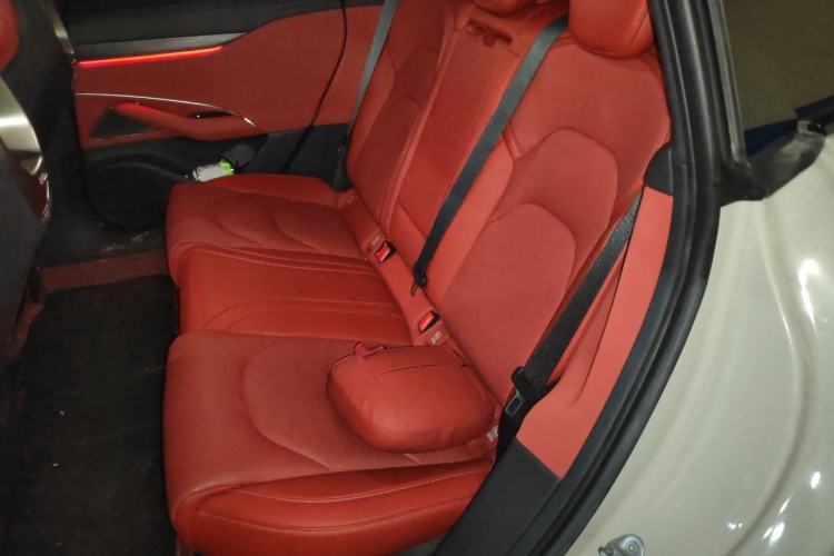 Used Xiaomi Auto SU7 2024 Four-Wheel Drive Ultra-Long Range Advanced Intelligent Driving Max Edition Left Rear Seat